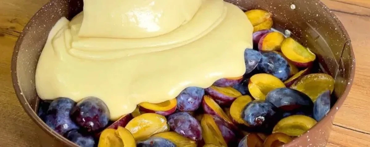 Pastel de ciruelas en 5 minutos: la receta express perfecta para la tarde