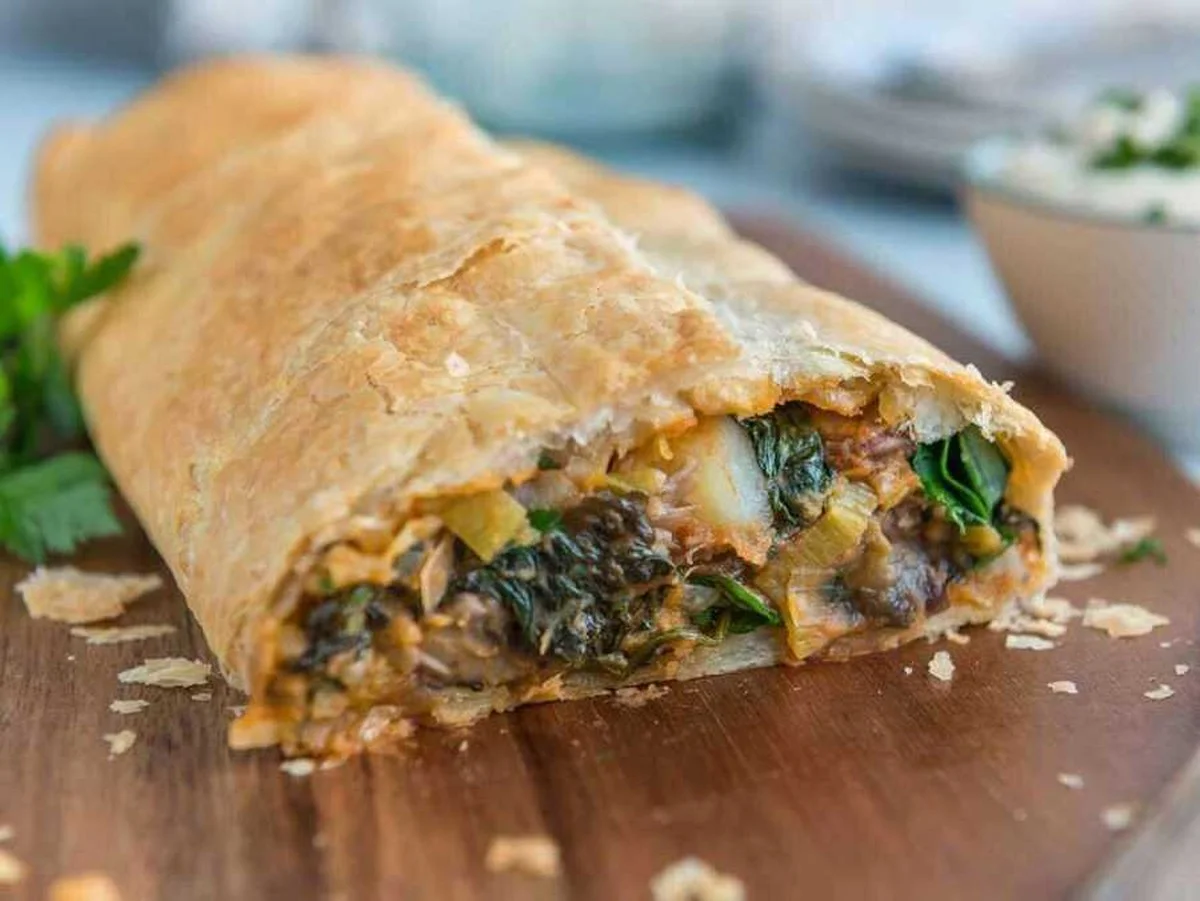 Strudel de Brócoli y Espinacas Vegano: Un Hit Salado Horneado que Te Sorprenderá - image 1