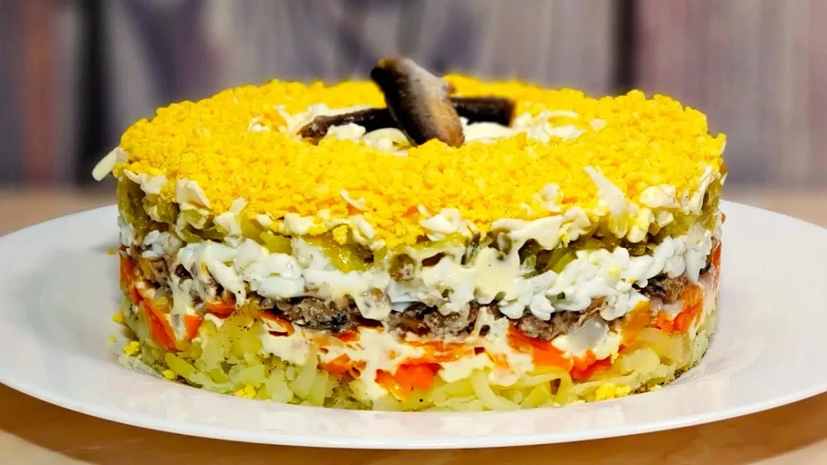 La ensalada de espadines que revolucionará tu mesa festiva: fácil, deliciosa y visualmente impactante