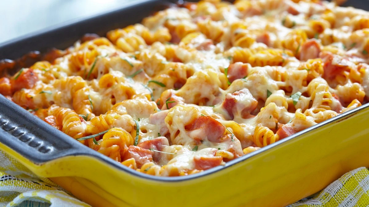 El gratinado de pasta y jamón que olvidarás comprar en sobrecitos: ¡más cremoso y sencillo de lo que crees!