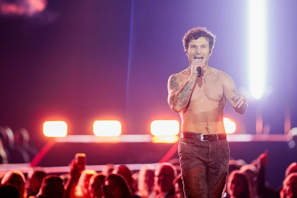 Vaidas Baumila incendia la 