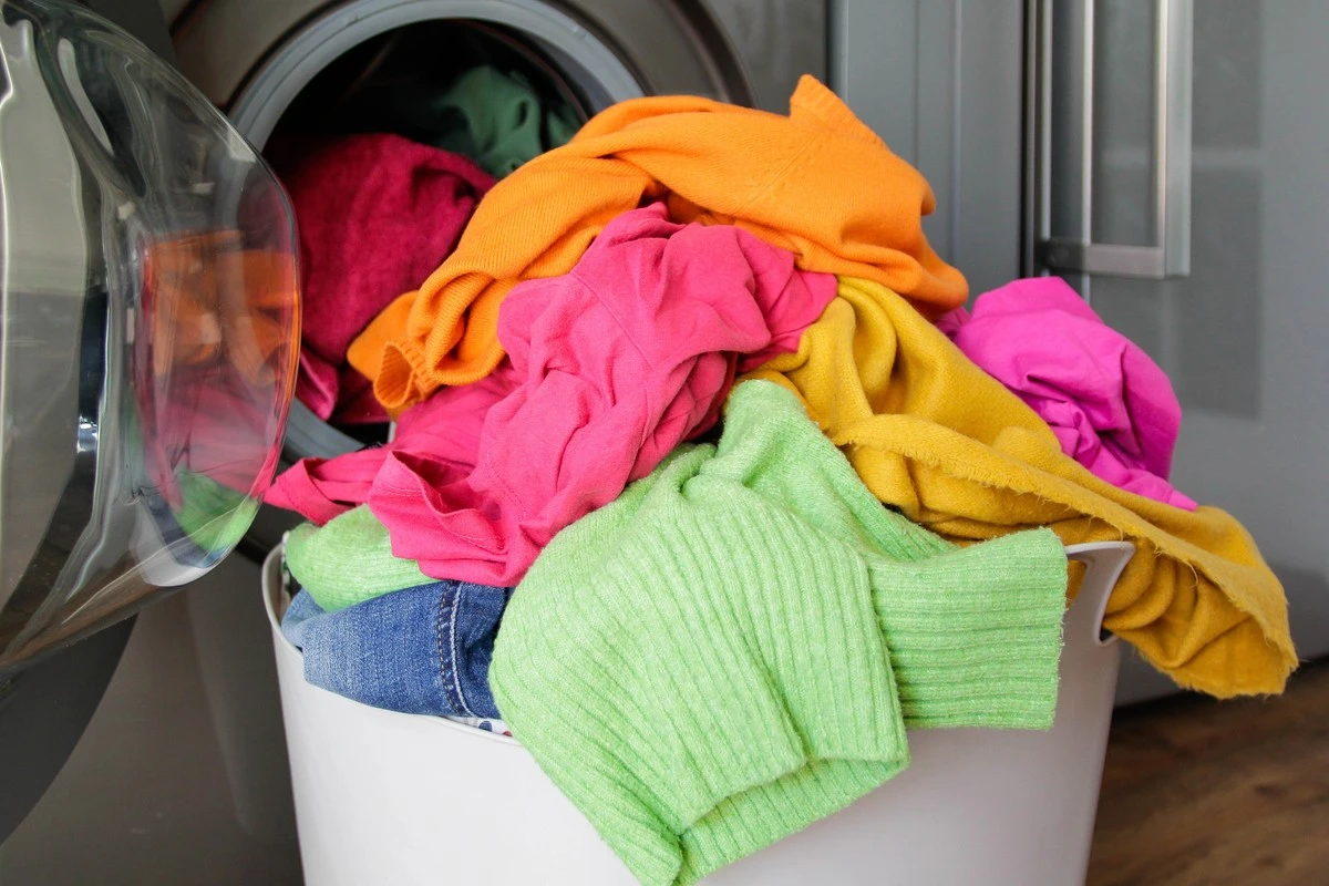 El truco casero para que tu ropa de color luzca como nueva: lo tienes en casa