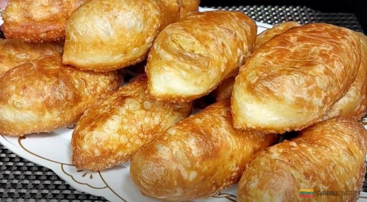 Pasteles de papa jugosos de mi suegra: masa fina, relleno abundante