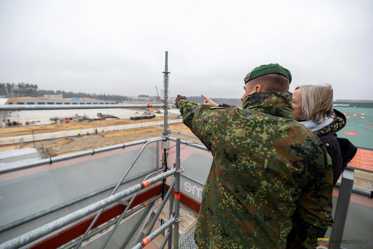 Por qué ciudadanos rusos y bielorrusos compran propiedades cerca de bases militares en Lituania