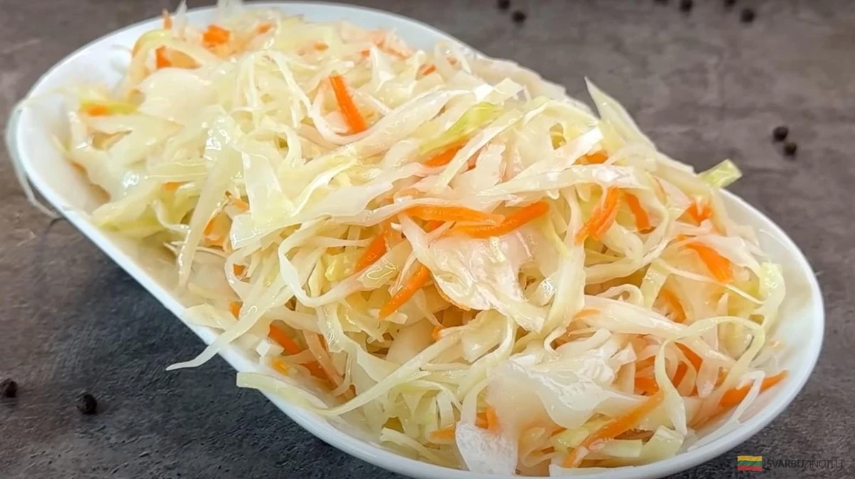 Por qué mi madre siempre añade una manzana a los pepinillos y el secreto para que duren meses.