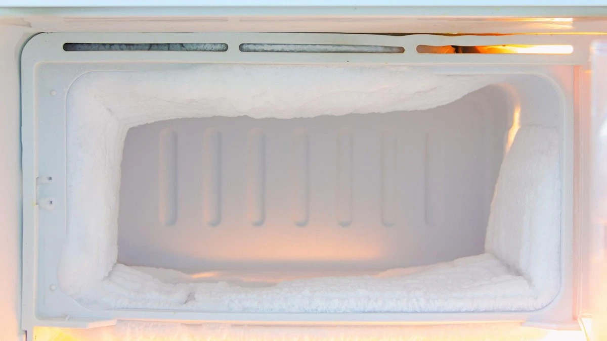 El truco infalible para eliminar el hielo acumulado en tu congelador - image 1