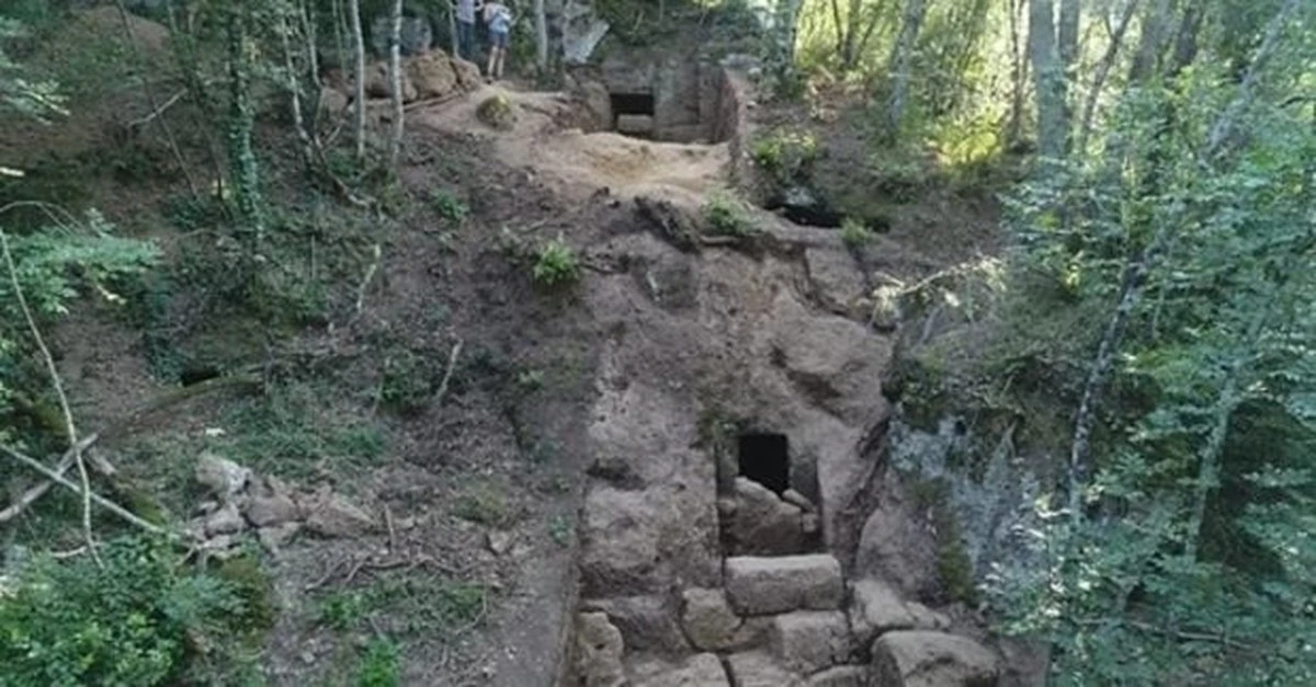 Hallan tumba etrusca intacta de 2600 años: Más de 100 artefactos revelan secretos de la vida eterna