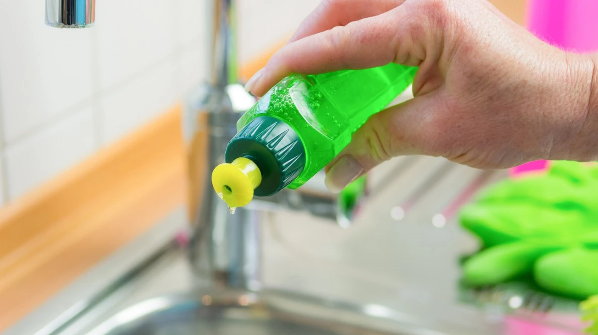 El truco del fontanero para desatascar el desagüe que todos ignoran