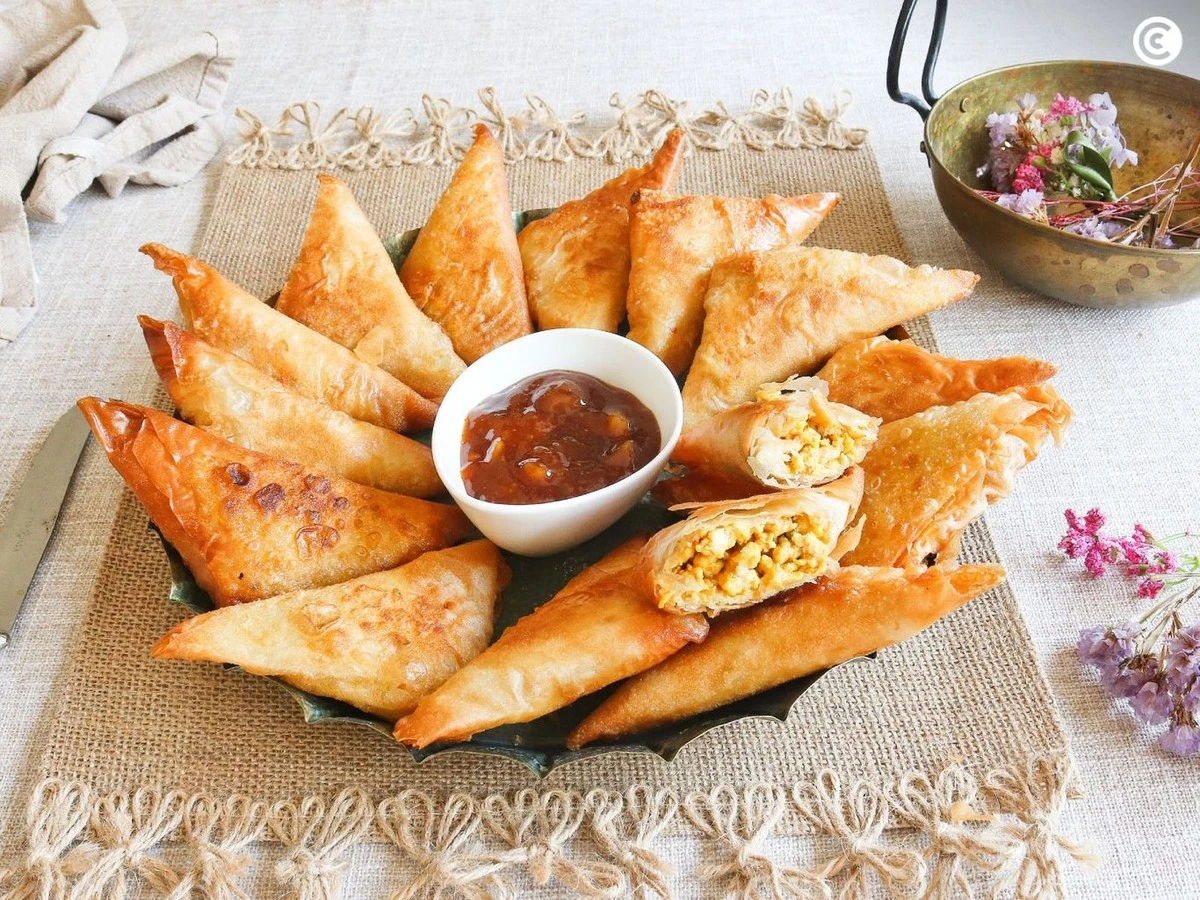 Samosas caseras de pollo jugoso: te revelo el truco definitivo para una masa hojaldrada - image 1