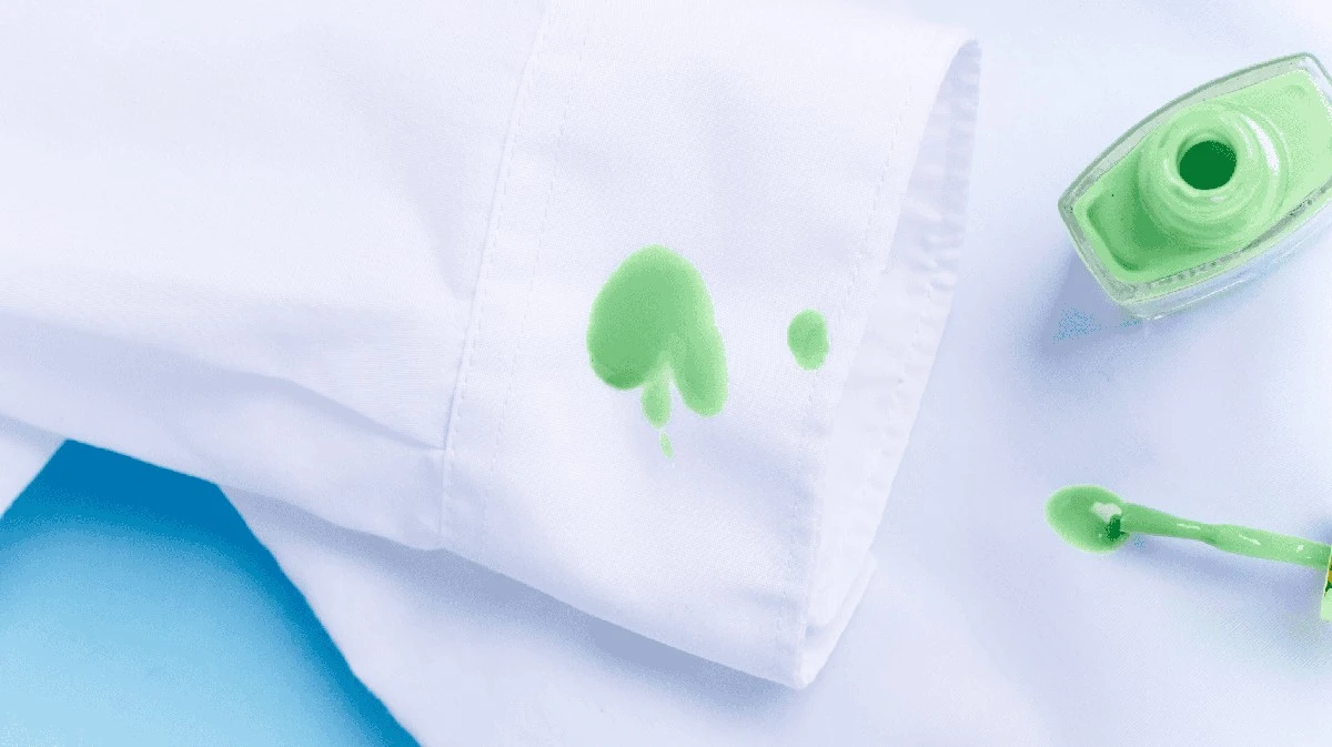 Cuatro acciones para eliminar manchas de esmalte de uñas que nunca te enseñaron