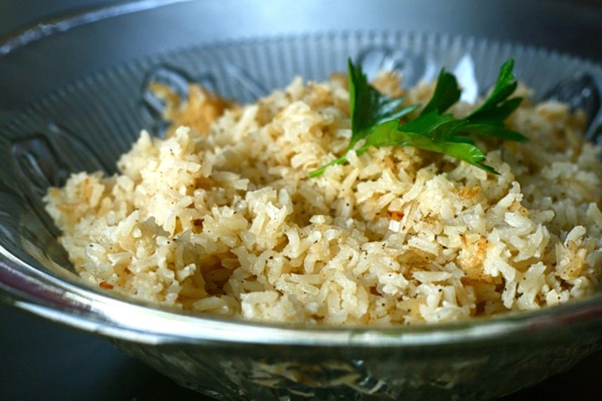 ¿Con o sin cáscara? El eterno debate del ajo en tu pilaf - image 1