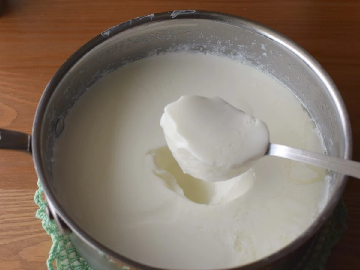 Yogurt casero sin gastarte una fortuna ni usar máquinas - image 1