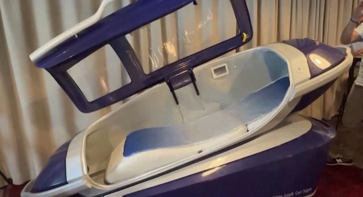 Suiza permite que la IA evalúe el derecho a la muerte asistida en cápsula Sarco