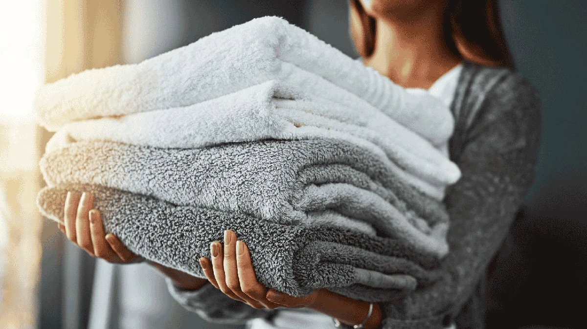 La solución secreta para devolver el blanco puro a tus toallas grises