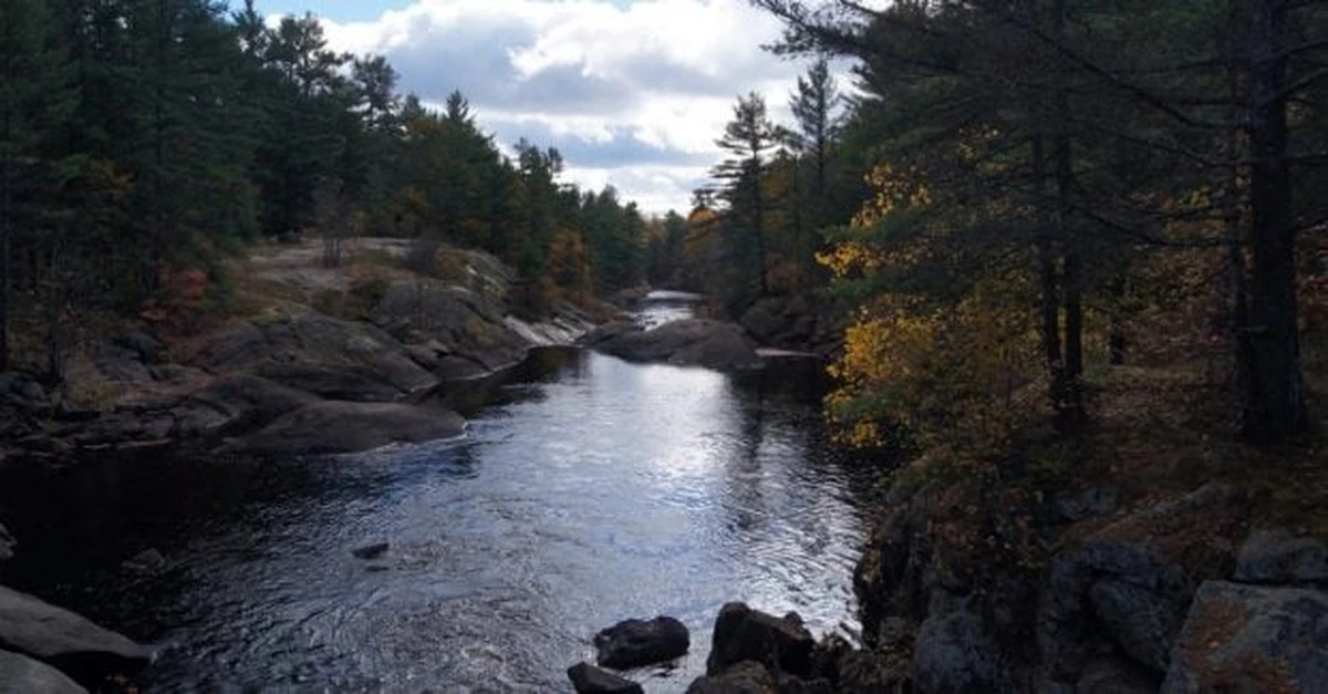 El agua más antigua del mundo: hallada bajo tierra, pero ¿por qué no debes beberla?