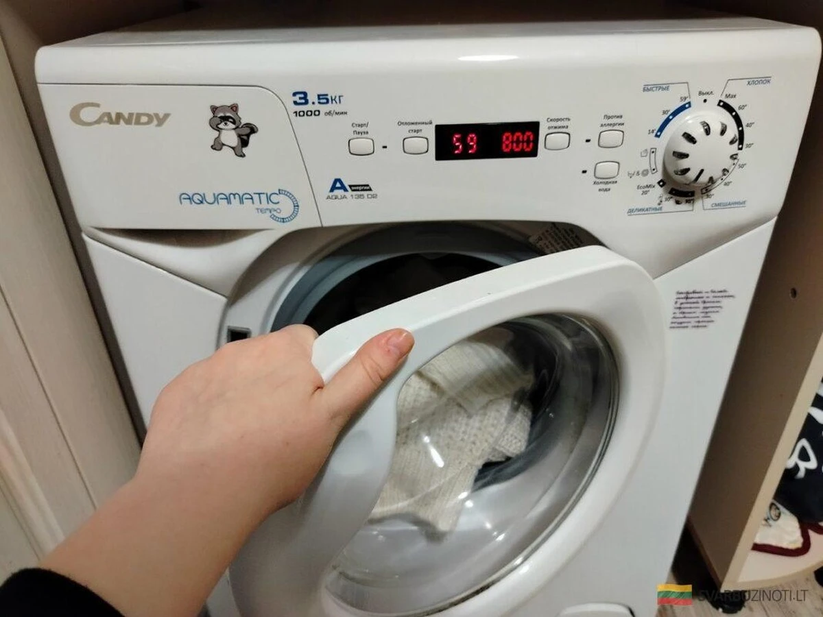 ¿Debes dejar la puerta de la lavadora abierta o cerrada después de lavar? Esto dicen los expertos