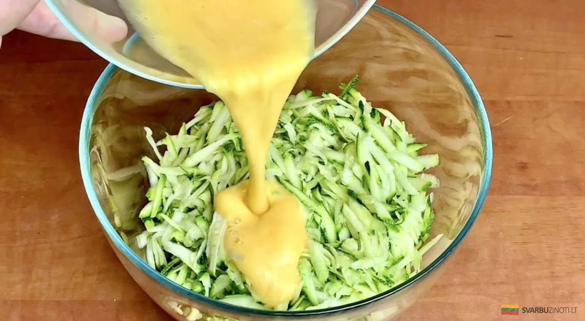 Cenas en 15 minutos: Ralla calabacín y bate dos huevos para un plato delicioso