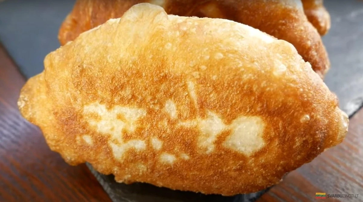 Pastelitos hojaldrados de pirozhki con champiñones y guisantes: la receta secreta que sabe mejor que en el mercado