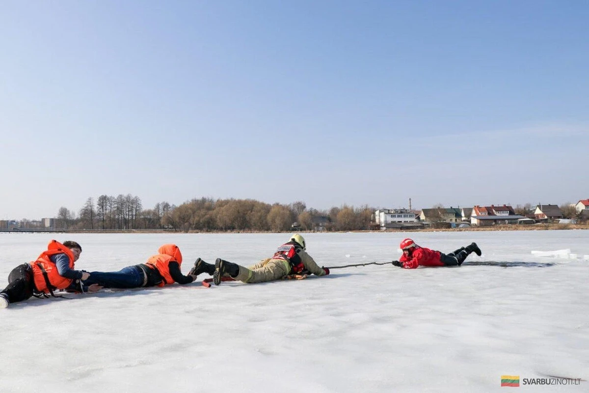 Fin de semana de rescate en Lituania: de ahogados en aguas traicioneras a fuegos devastadores