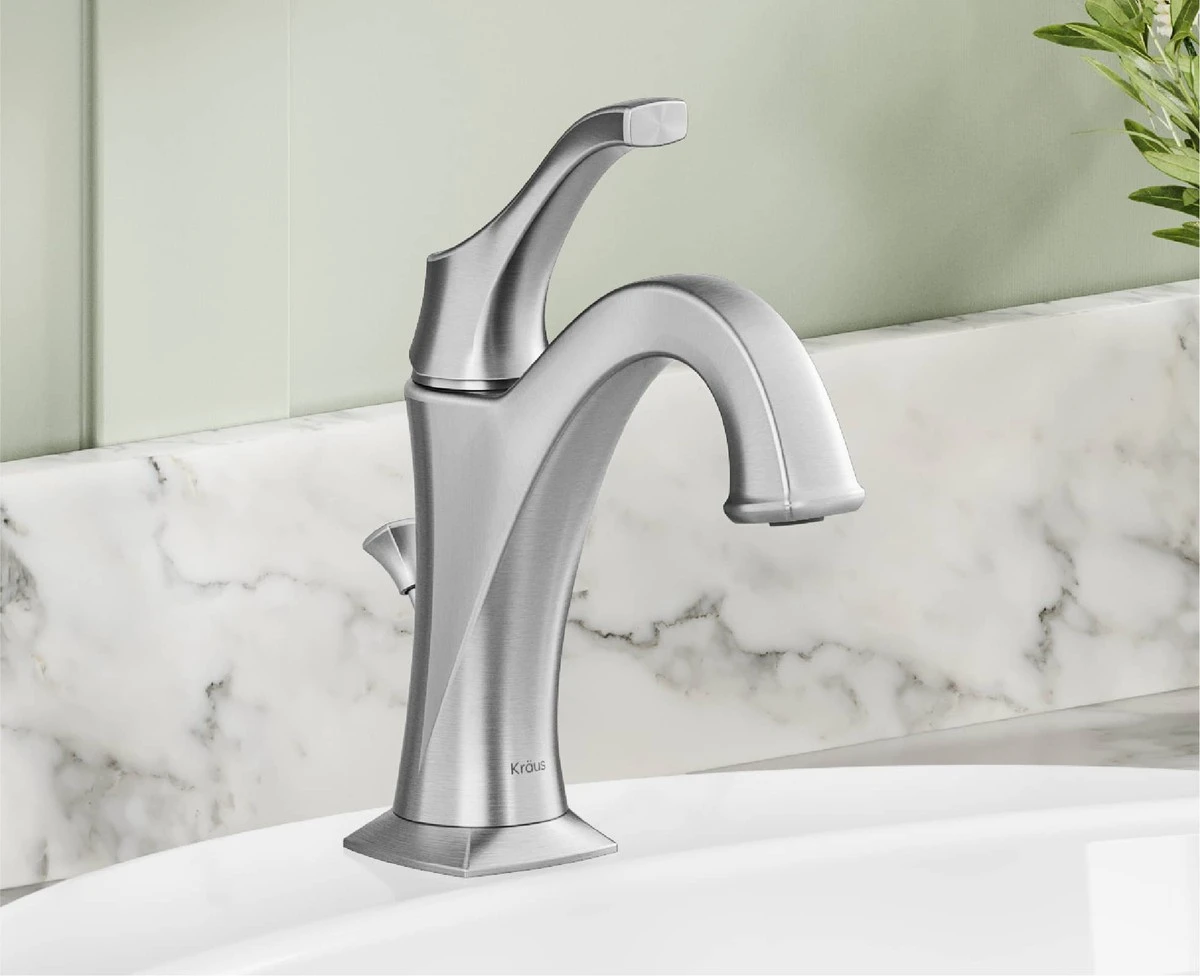 El truco infalible con una vela para mantener el baño libre de manchas - image 1