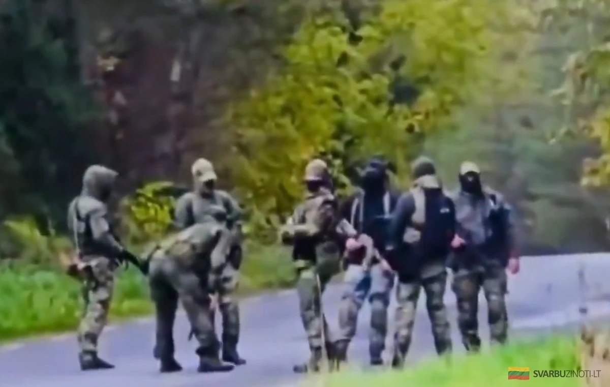 Soldados rusos sin insignia cerca de Estonia: ¿una nueva fase de la guerra híbrida?