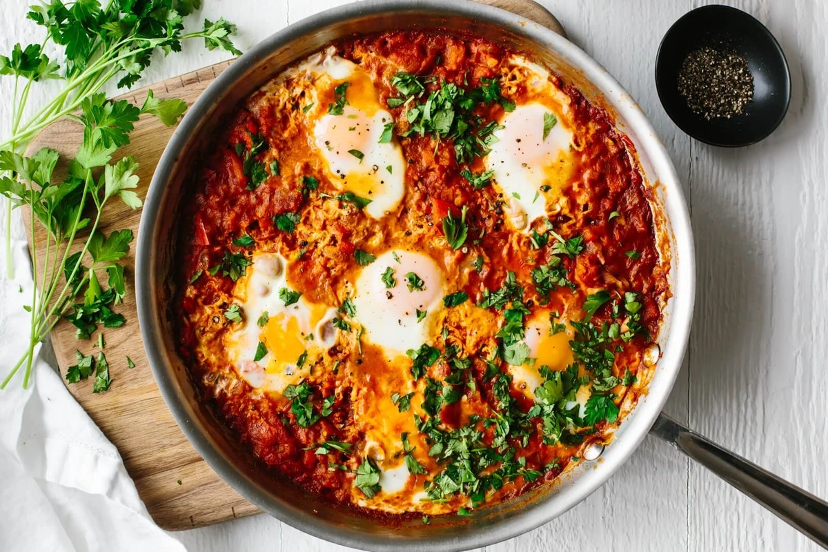 La shakshuka: el desayuno que te hará olvidar los huevos revueltos para siempre - image 1