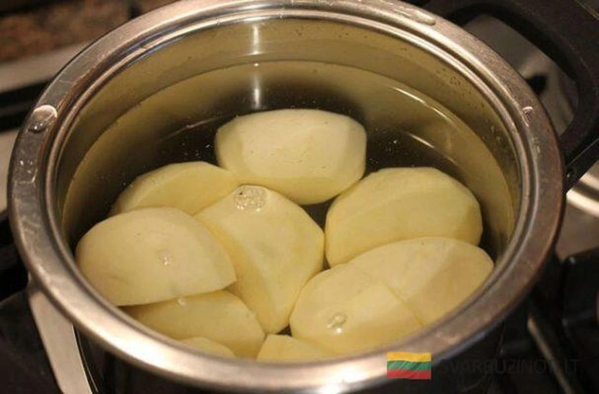 Olvídate de la mantequilla: 3 ingredientes secretos para hervir patatas irresistibles