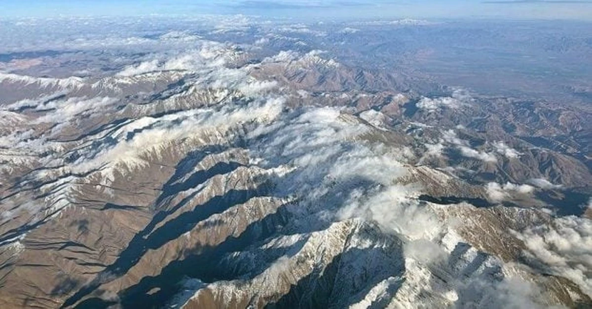 Científico Descubre Estructuras Antiguas Inesperadas en el Fondo del Mar