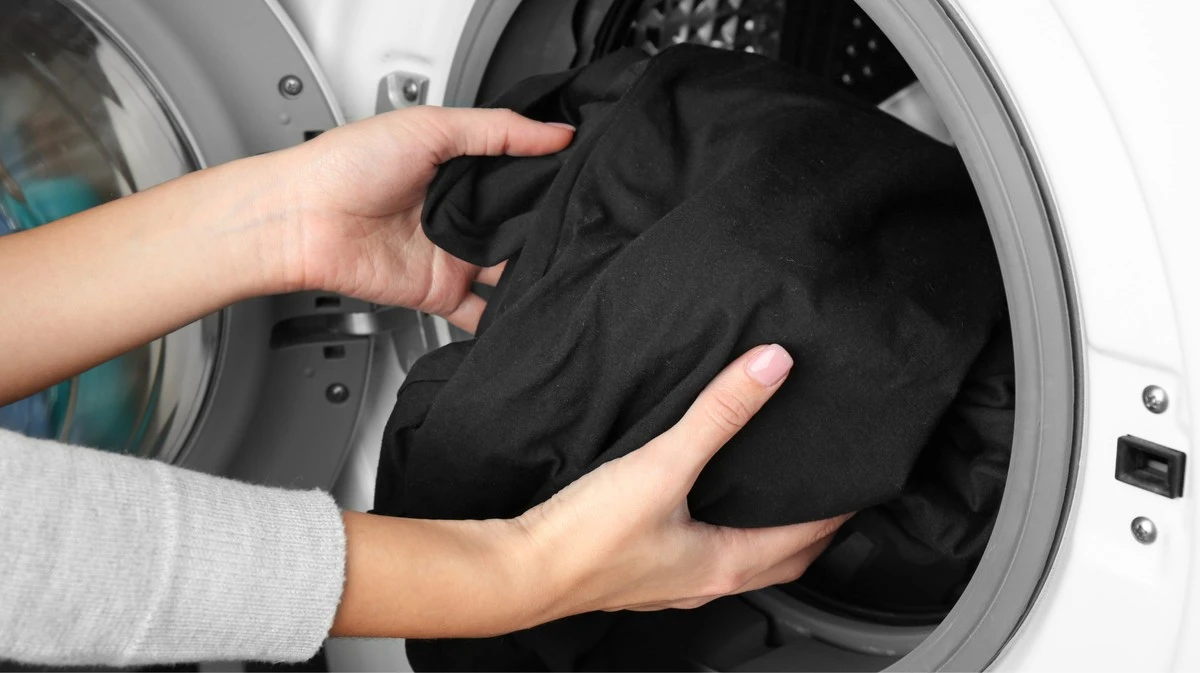 Café en tu lavadora: el truco infalible para que tu ropa negra reviva