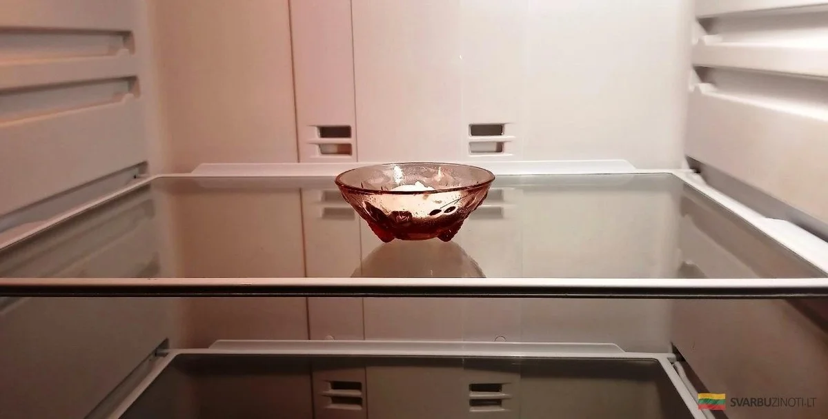 Limpia tu nevera en minutos: El truco infalible para eliminar manchas y olores