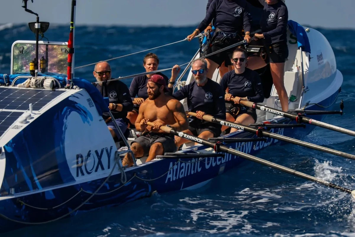 Aurimas Valujavičius, remando el Atlántico, envía un saludo de Pascua: “Agarrad vuestros huevos con firmeza” - image 1