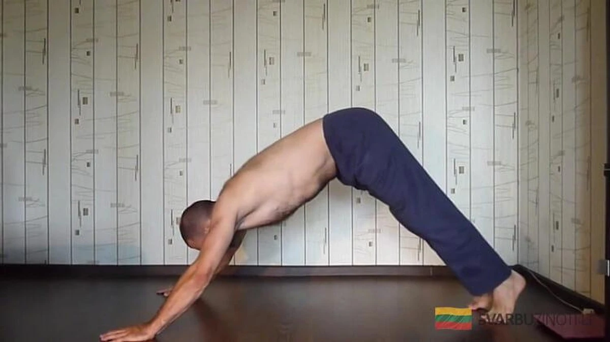 5 ejercicios de Paul Bragg para una columna vertebral increíblemente flexible