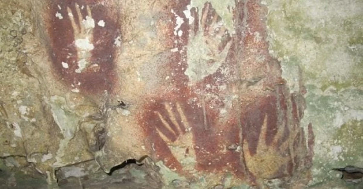 El manuscrito prehistórico: Descubren la mano más antigua jamás pintada en una cueva de Indonesia