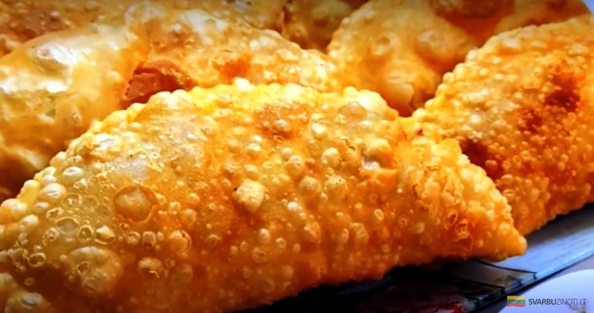 Por qué los cheburekis caseros con masa burbujeante siempre saben mejor que los comprados