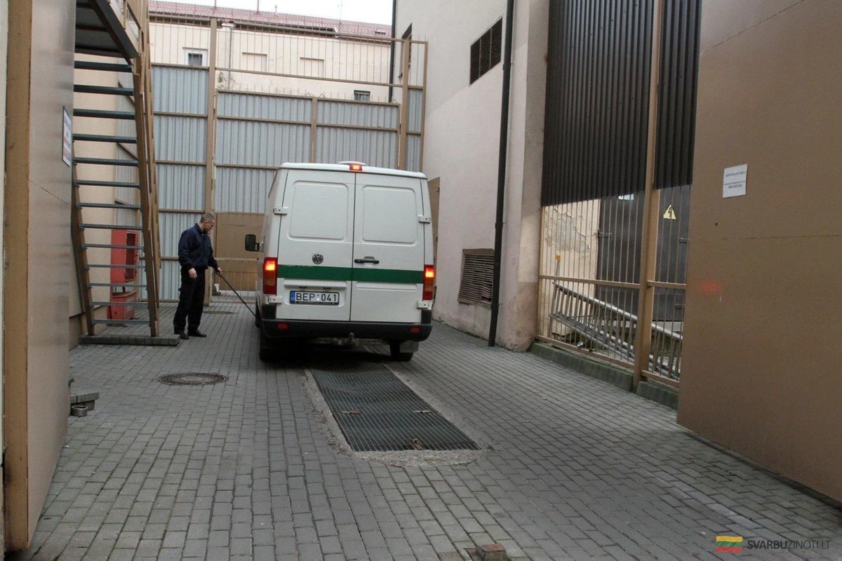 Un resbalón en la nieve: un reo gravemente herido en la prisión de Kaunas mientras evacuaban el hielo