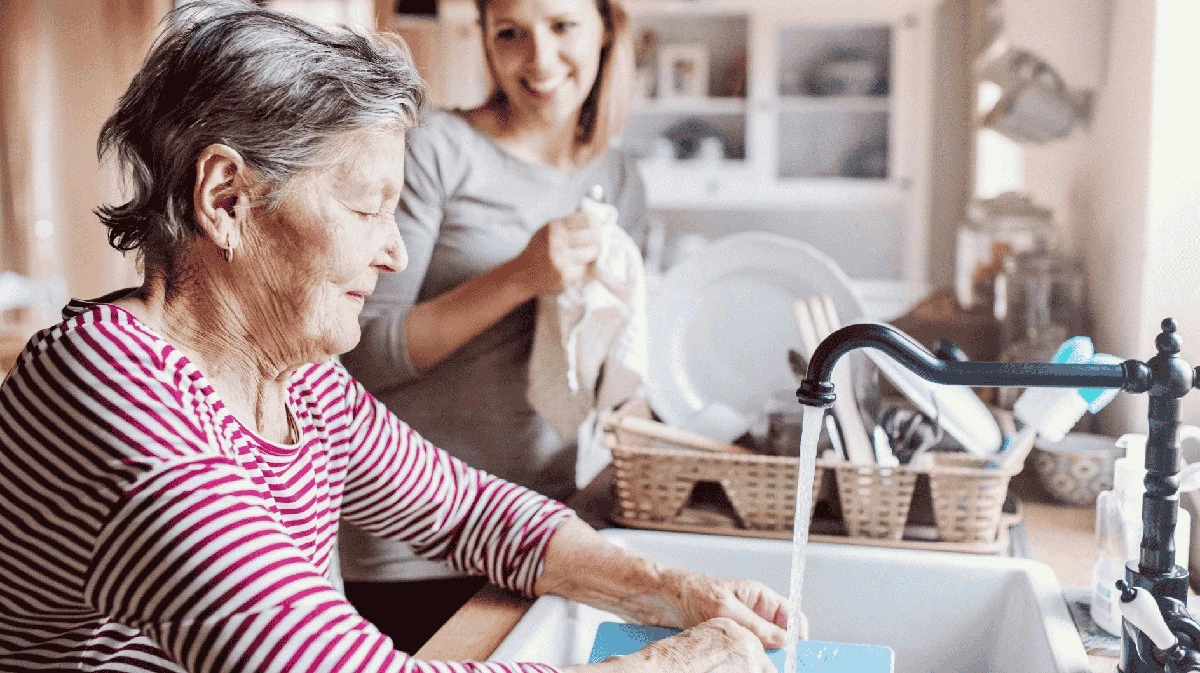 El secreto de limpieza de mi madre, inspirado en Japón: cómo una simple taza puede cambiar tu hogar y tu mente