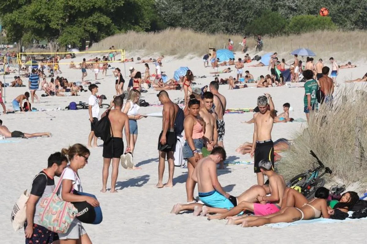 Adiós al Ruido en la Playa: Multas de hasta 200€ por Música Alta en España - image 1